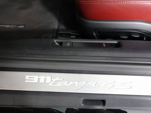 Certified 2021 Porsche 911 Targa 4S image 25