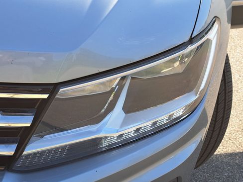 Used 2020 Volkswagen Tiguan SEL image 30