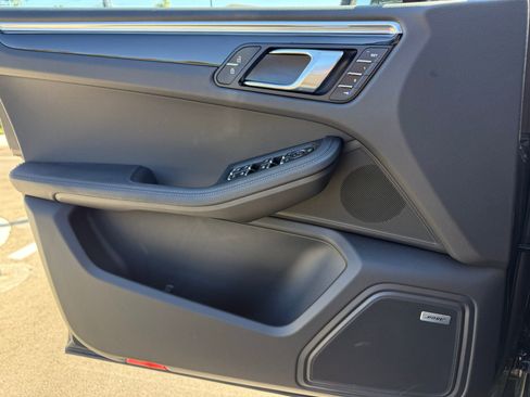 Used 2025 Porsche Macan image 26