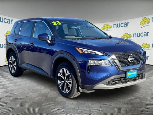 Used 2023 Nissan Rogue SV image 1