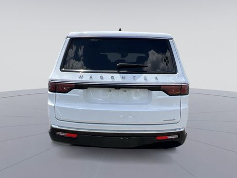 Used 2024 Jeep Wagoneer L Series II w/ Flexible Seating Group AWD/4WD image 8