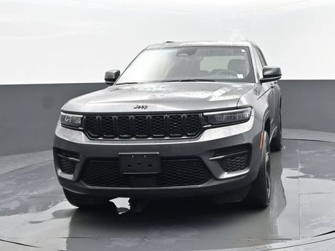 Used 2023 Jeep Grand Cherokee Altitude AWD/4WD image 24