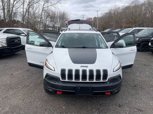 Used 2016 Jeep Cherokee Trailhawk w/ Comfort & Convenience Group image 30