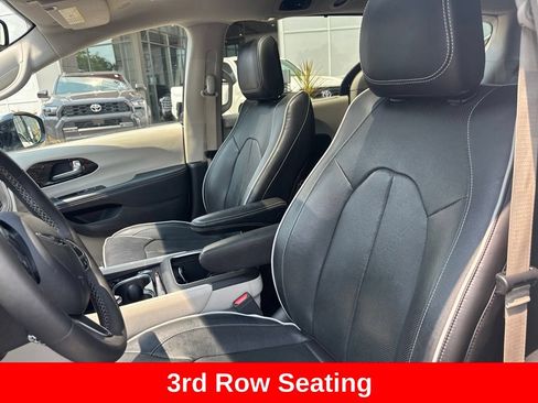 Used 2023 Chrysler Pacifica Limited FWD image 12