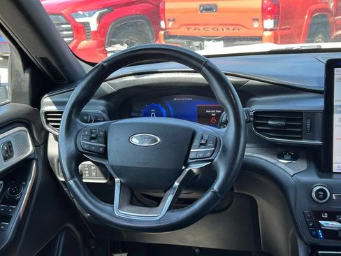 Used 2020 Ford Explorer Platinum w/ Premium Technology Package AWD/4WD image 42