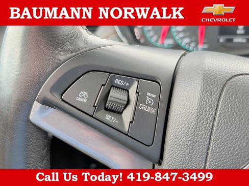 Used 2022 Chevrolet Trax LT w/ LT Convenience Package image 27