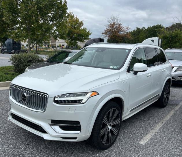 Used 2024 Volvo XC90 T8 Plus AWD/4WD image 1