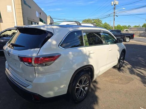 Used 2016 Toyota Highlander XLE AWD/4WD image 4