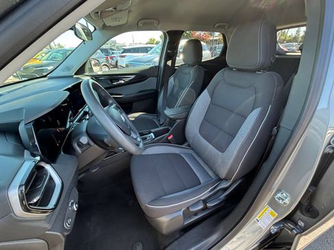 Used 2025 Chevrolet TrailBlazer LT FWD image 30