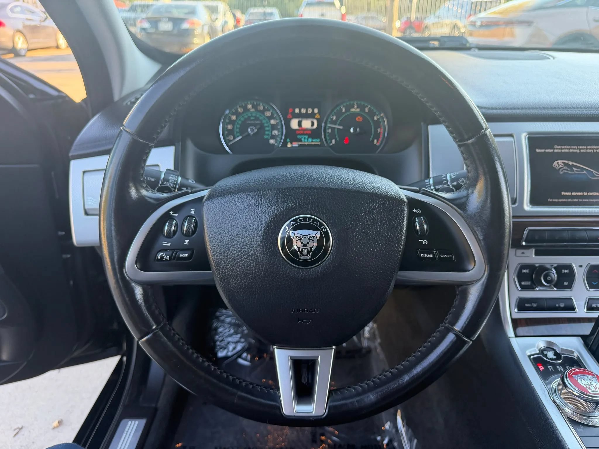 Used 2014 Jaguar XF RWD image 21