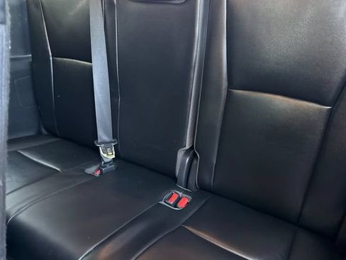 Used 2023 Toyota Highlander XLE FWD image 18