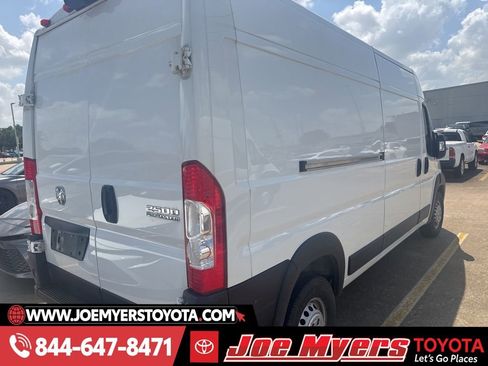 Used 2025 RAM ProMaster 2500 w/ Convenience Group image 4