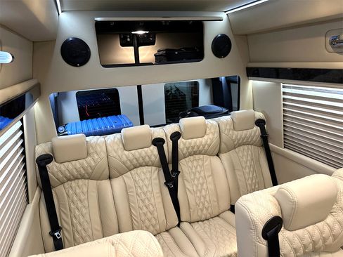 Used 2024 Mercedes-Benz Sprinter 3500 image 3