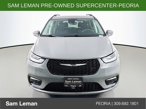 Used 2022 Chrysler Pacifica Touring-L image 2