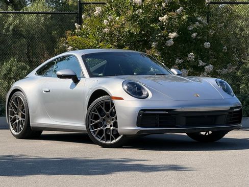 Used 2024 Porsche 911 Carrera RWD image 9