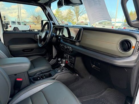 Used 2024 Jeep Gladiator Mojave image 38