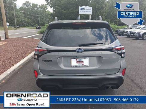 Used 2025 Subaru Forester Premium AWD/4WD image 9