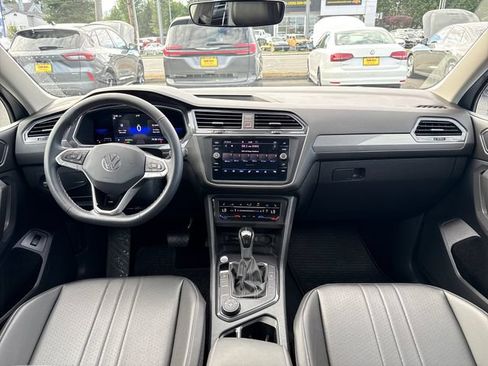 Used 2022 Volkswagen Tiguan SE AWD/4WD image 10