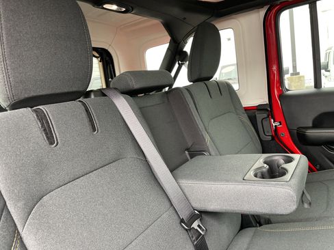 Certified 2025 Jeep Wrangler Sahara image 19