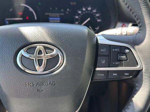 Used 2025 Toyota Sienna XLE w/ XLE Plus Package AWD/4WD image 21