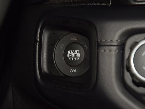 Used 2025 Jeep Gladiator Rubicon AWD/4WD image 34