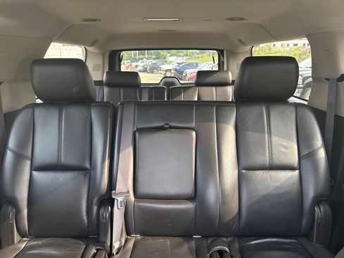 Used 2011 GMC Yukon XL SLT w/ SLT-2 Equipment Package AWD/4WD image 20