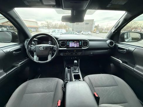 Used 2019 Toyota Tacoma TRD Sport w/ Technology Package image 13