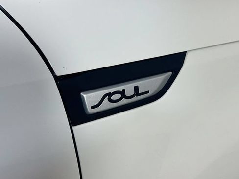 Used 2017 Kia Soul FWD image 10