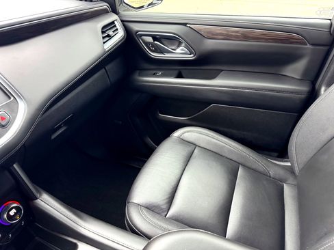 Used 2022 Chevrolet Suburban Z71 image 32