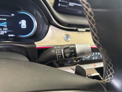 Used 2022 Genesis GV70 2.5T w/ Advanced Package image 11