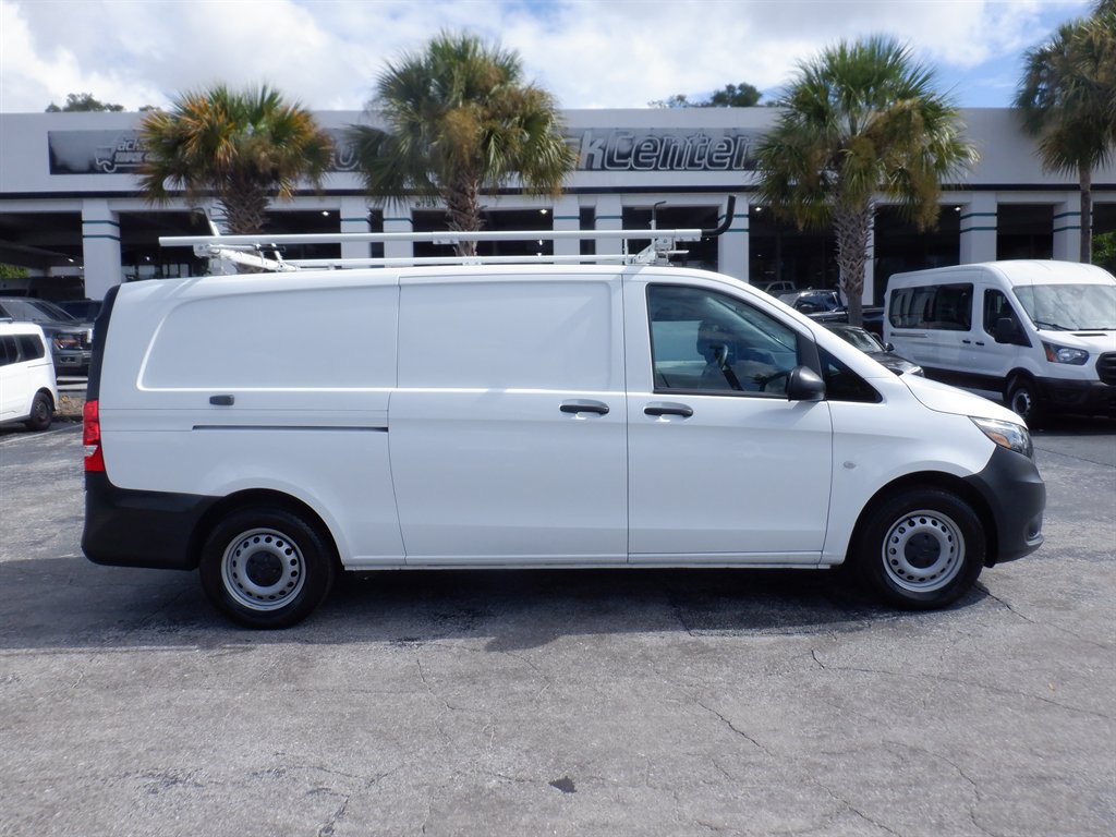 Used 2023 Mercedes-Benz Metris image 1
