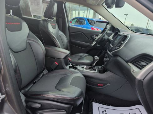 Used 2017 Jeep Cherokee Trailhawk w/ Comfort/Convenience Group image 21