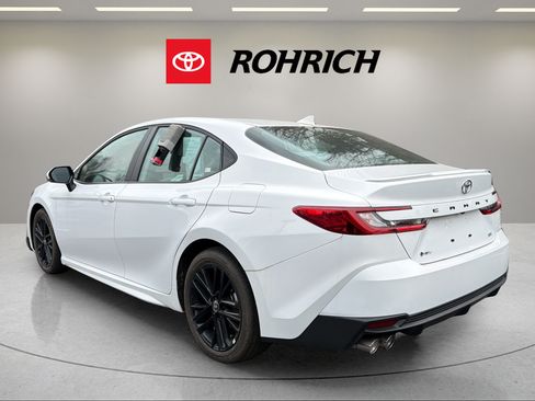 Used 2025 Toyota Camry SE FWD image 8