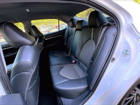 Used 2022 Toyota Camry SE image 19