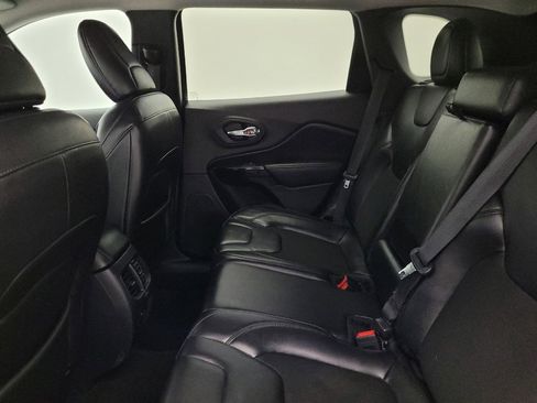 Used 2020 Jeep Cherokee Latitude Plus image 18