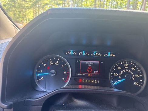 Used 2017 Ford F150 XLT w/ Equipment Group 302A Luxury AWD/4WD image 16