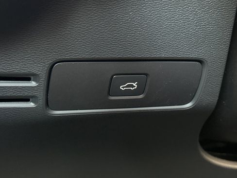 New 2026 Volvo XC40 B5 Plus w/ Protection Package Premier image 31