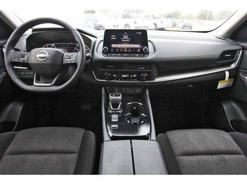 Certified 2025 Nissan Rogue SV image 12