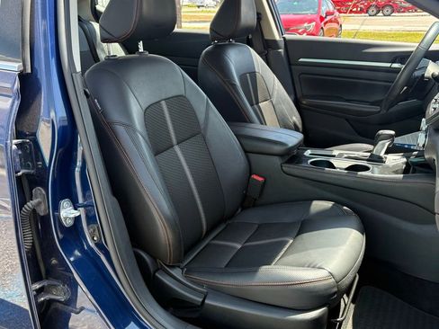 Used 2024 Nissan Altima 2.5 SR FWD image 16
