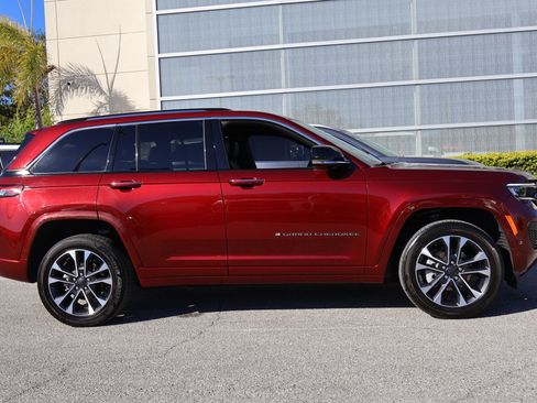 Used 2023 Jeep Grand Cherokee Overland image 11