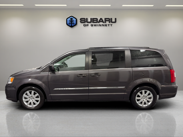 Used 2015 Chrysler Town & Country Touring FWD image 2