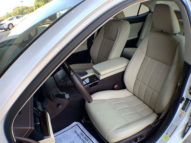 Used 2018 Lexus ES 350 w/ Luxury Package w/Wood Trim FWD image 11