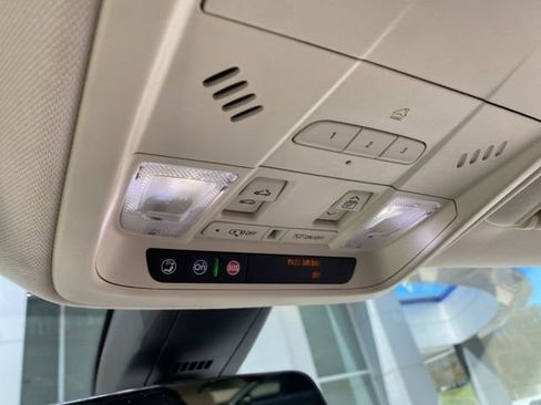 Used 2018 Cadillac XT5 Luxury w/ Driver Awareness Package AWD/4WD image 33