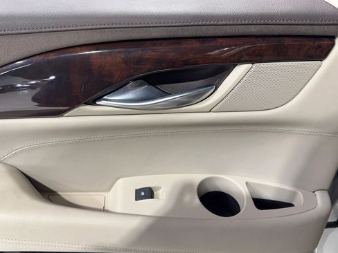 Used 2015 Cadillac Escalade Luxury image 23