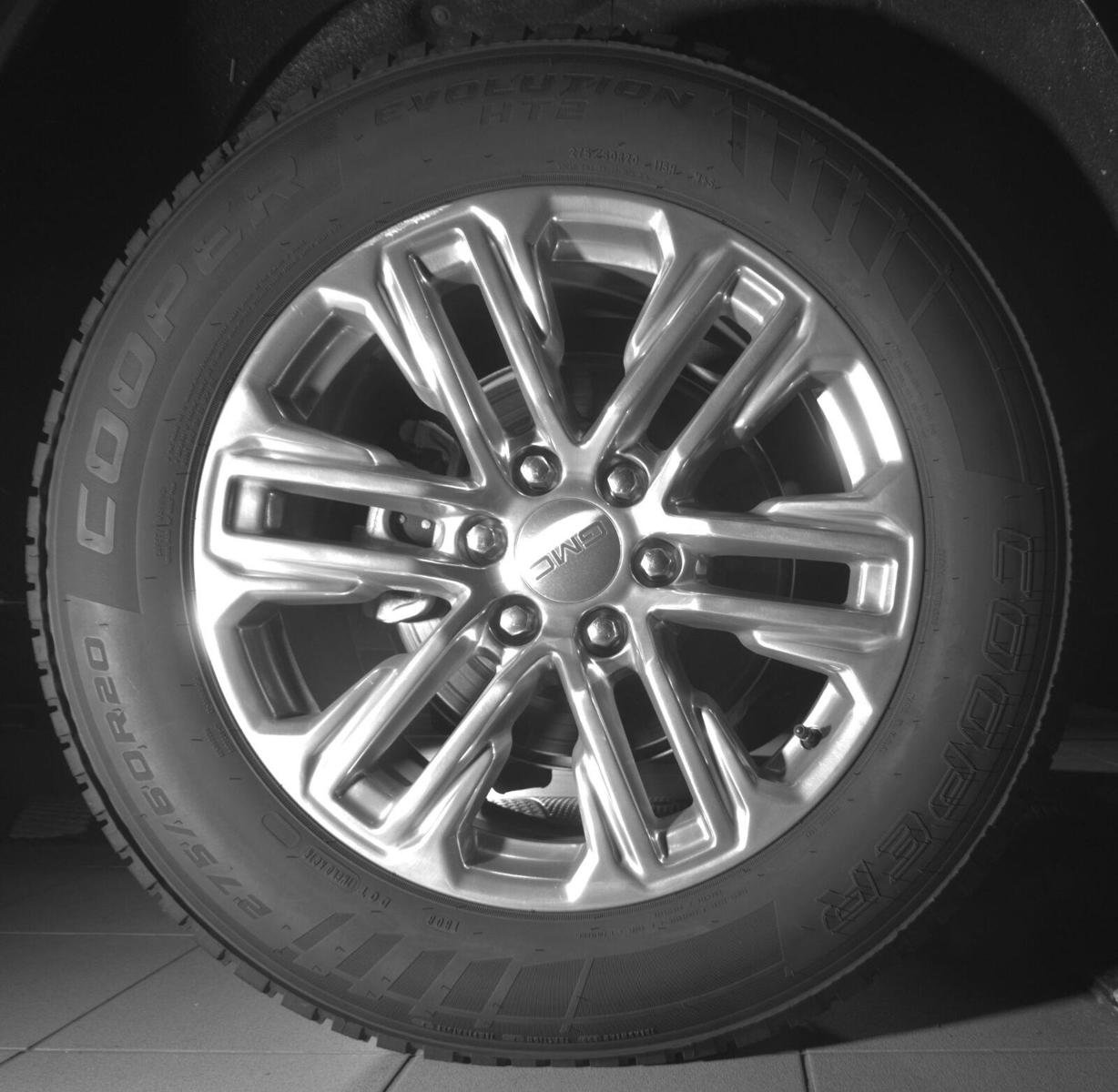 Used 2023 GMC Yukon SLT RWD image 15
