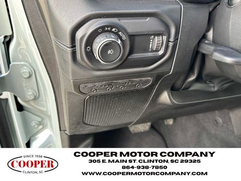 Used 2024 Jeep Wrangler Unlimited Rubicon w/ Technology Group image 27