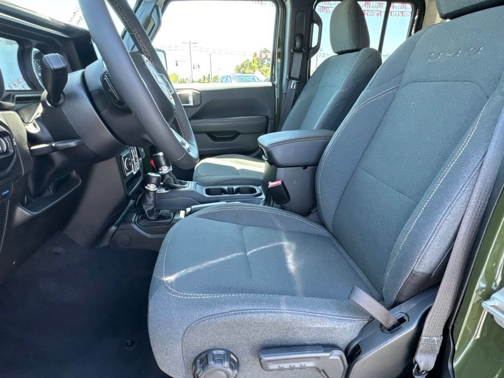Used 2024 Jeep Wrangler Unlimited Sahara AWD/4WD image 22