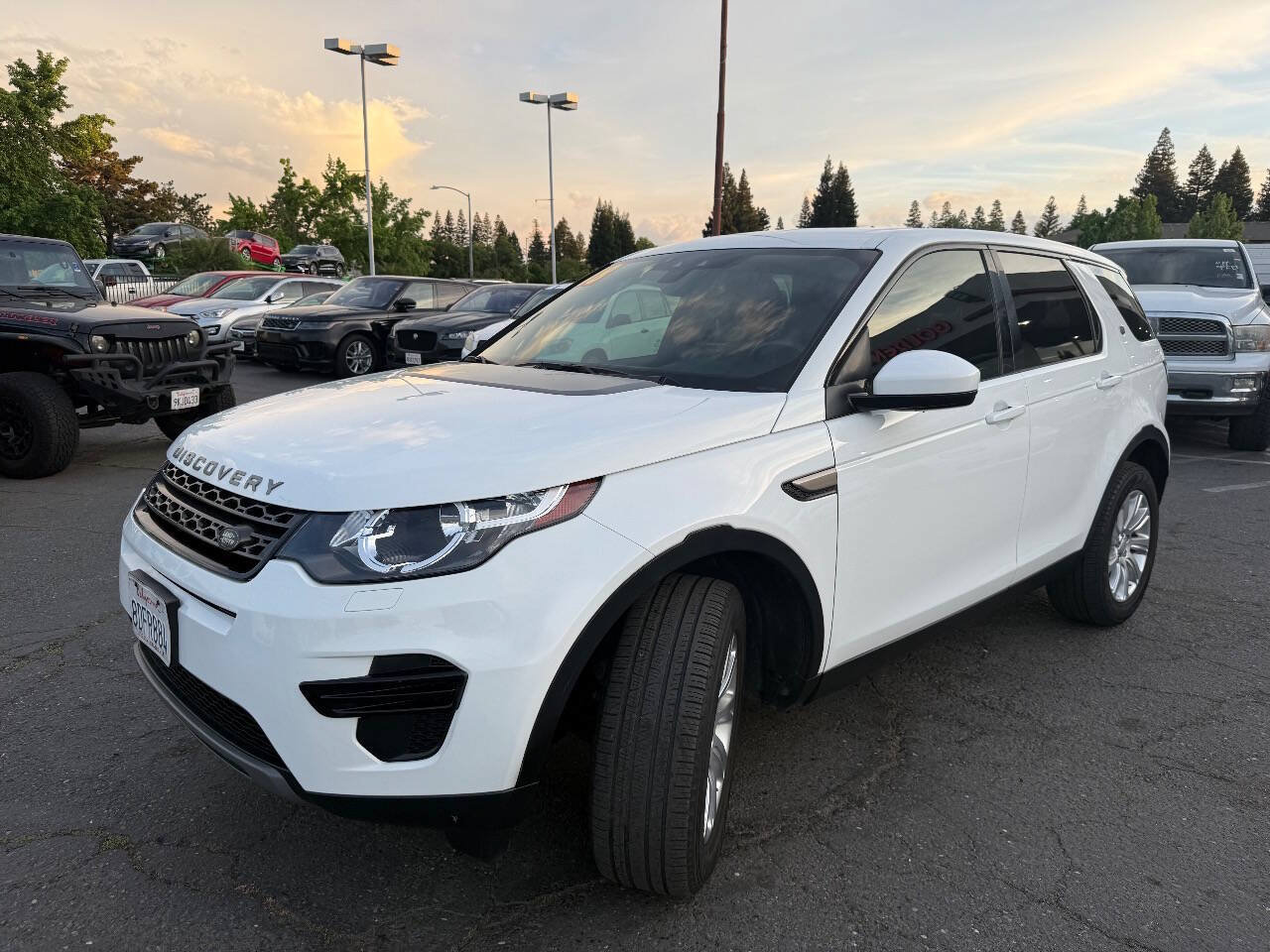 Used 2018 Land Rover Discovery Sport SE AWD/4WD image 4