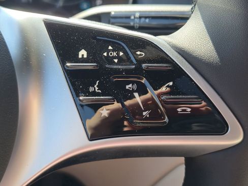 Used 2025 Mercedes-Benz GLC 300 4MATIC image 19