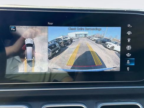 Used 2023 Mercedes-Benz GLS 450 4MATIC image 32